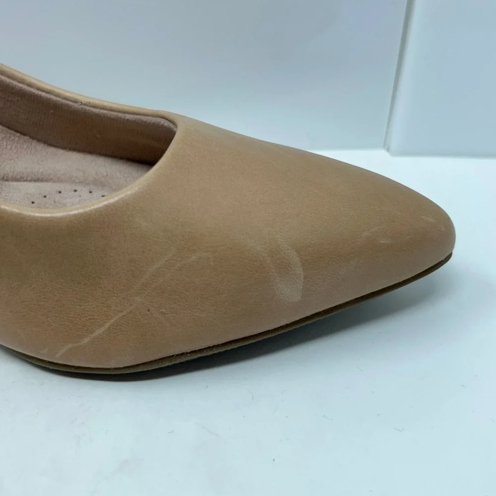 Clarks Womens 7W Warm Beige Leather Slip-On Kataleyna Gem Pump Dress Shoes NWOB